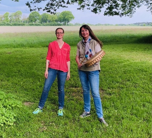 Miriam Lütjen und Frauke Klemme Yoga-Trommelreise für Auszeithöfe